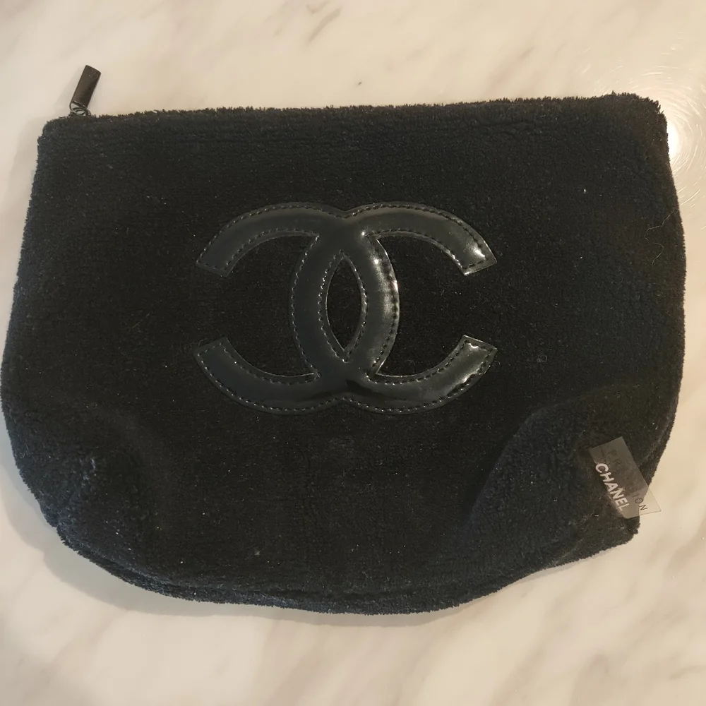 Authentic CHANEL fluffy pouch - Picture 1 of 2